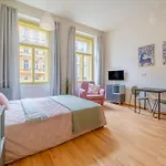 Historic City Center Deer Suite By Rentez