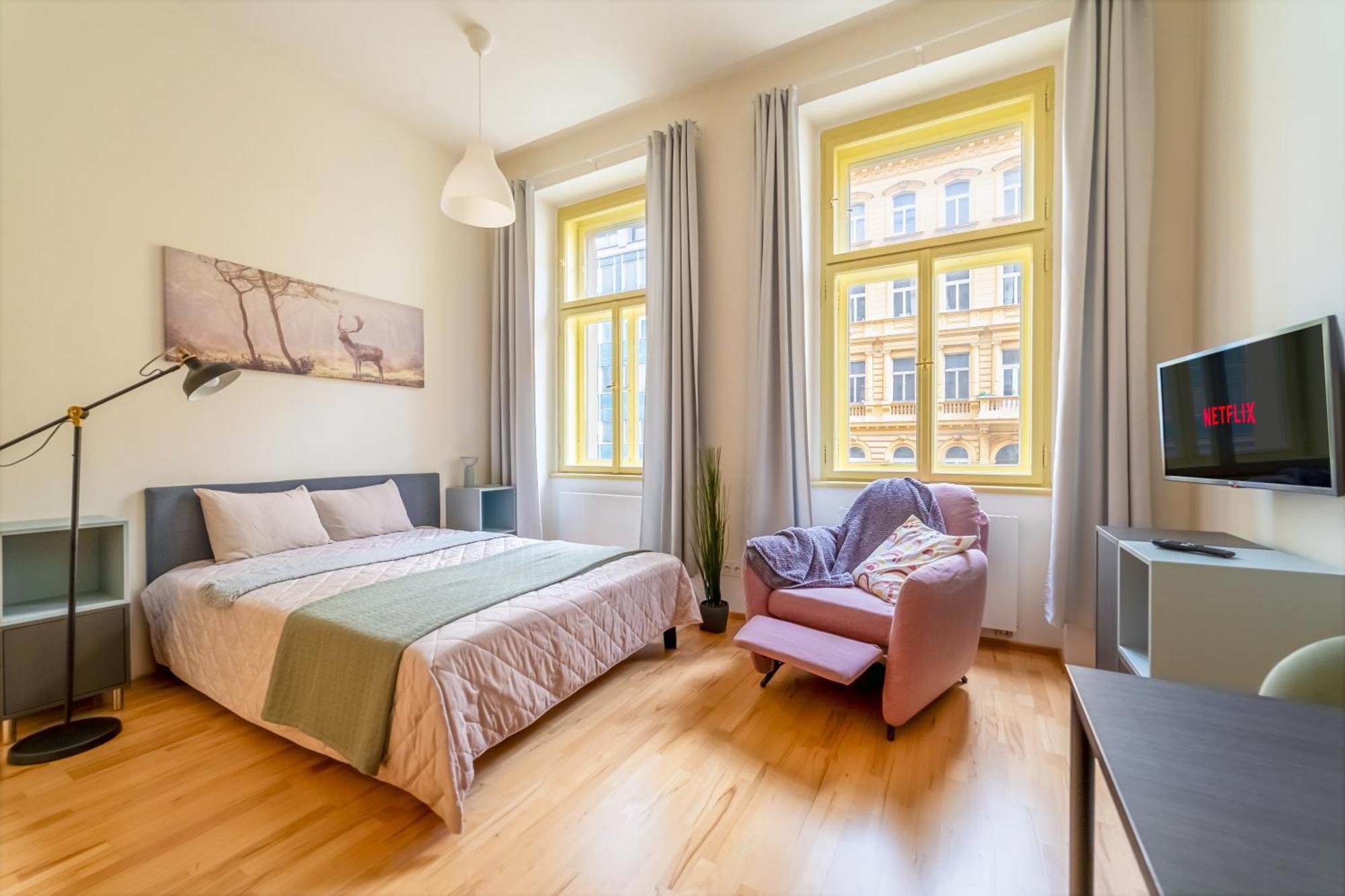 Apartment Historic Center Deer By Rentez Prague